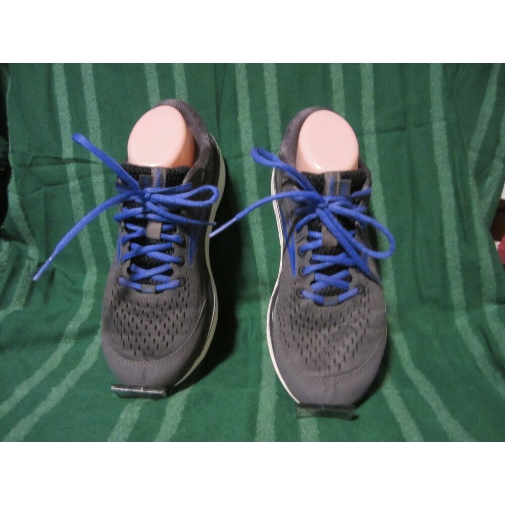 Brooks DYAD women's Running shoes  size 10